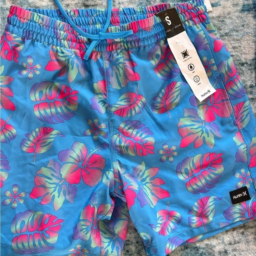 Bundle: 6 Men’s Swim Trunks. O’Neil & Hurley, assorted sizes 30-32’s. NWT!